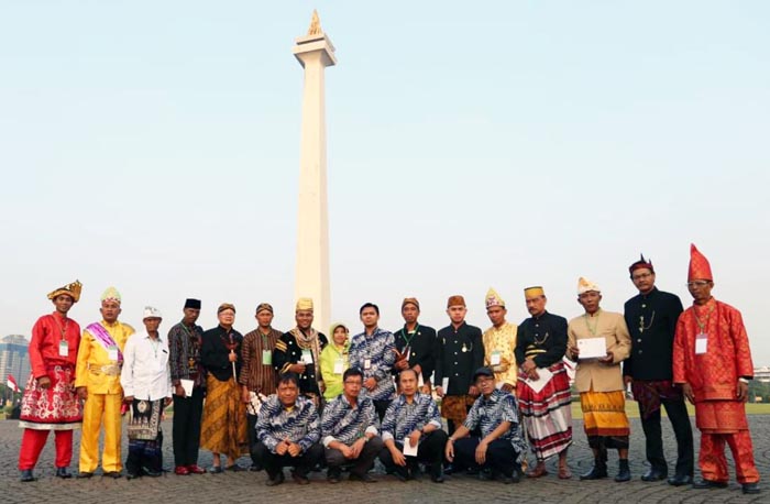 Peluh Berpadu Lumpur tidak Halangi Mereka Masuk Istana Negara